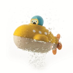 Plongez dans l’imaginaire du bain !
Ce petit sous-marin en bois PlanWood flotte sur l’eau et invite bébé à explorer l’o