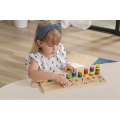 Apprendre à compter devient un jeu d’enfant !
Ce jouet éducatif ludique et coloré initie votre enfant aux chiffres tout en 