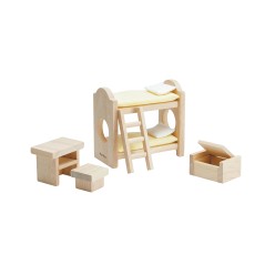 Lits superposés avec literie, échelle, coffre à jouets, bureau et tabouret — tout pour créer un espace ludique et fonction