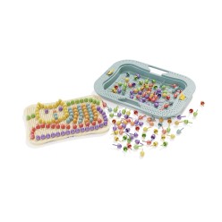 Grâce au livret de modèles inclus, l'enfant peut construire en suivant des exemples ou laisser libre cours à son imagination.