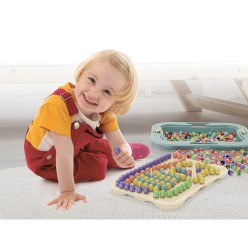 Grâce au livret de modèles inclus, l'enfant peut construire en suivant des exemples ou laisser libre cours à son imagination.