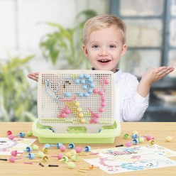 
Avec son support de jeu et ses modèles inclus, les enfants peuvent reproduire ou inventer leurs propres créations.