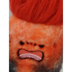 Triple fonctions : peluche , porte-clés et magnet (à accrocher sur votre frigo ou tout support métallique)